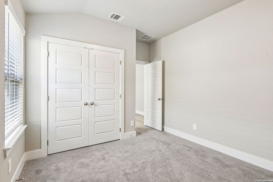 Spacious, unfurnished interior of a new home in Lark Canyon, New Braunfels (Image 23).