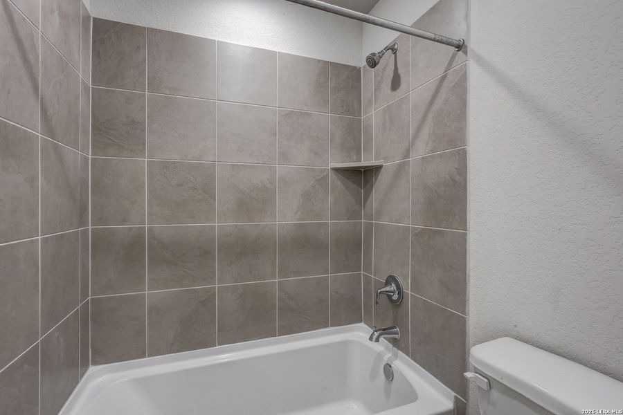 Furnished interior view inside a new home in Mesa Vista, San Antonio (Image 9).