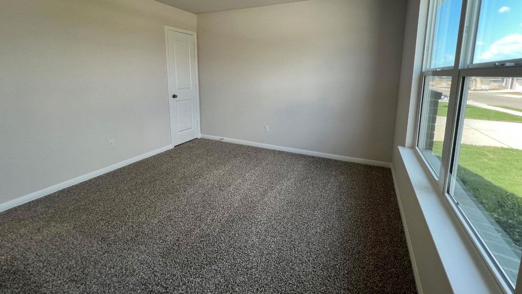 Spacious, unfurnished interior of a new home in Thunder Rock, Marble Falls (Image 13).