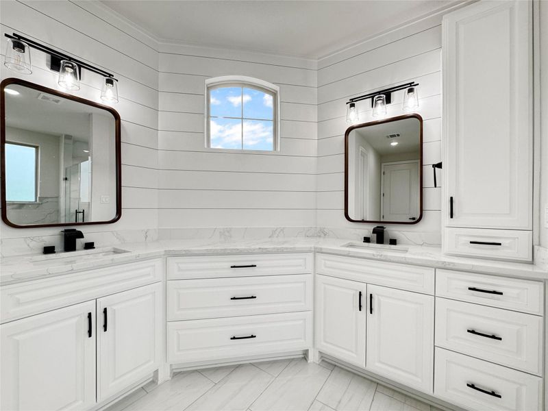 Similar Master Bathroom in a Home Built by TX Best Home Builders Similar Master Bathroom in a Home Built by TX Best Home Builders