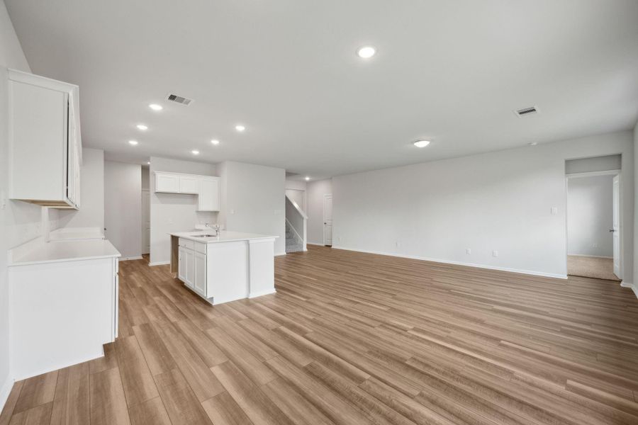 Spacious, unfurnished interior of a new home in Saint Tropez, Huffman (Image 15).