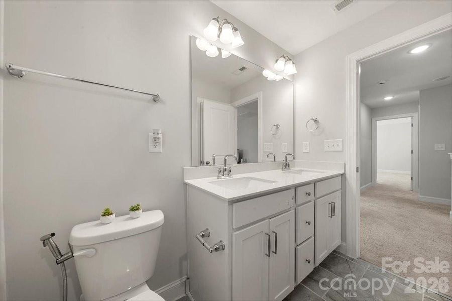 2nd floor full bathroom