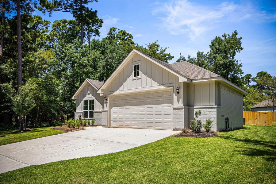 Front exterior of a new home in , Montgomery, TX, highlighting curb appeal (Image 20). Front exterior of a new home in , Montgomery, TX, highlighting curb appeal (Image 20).