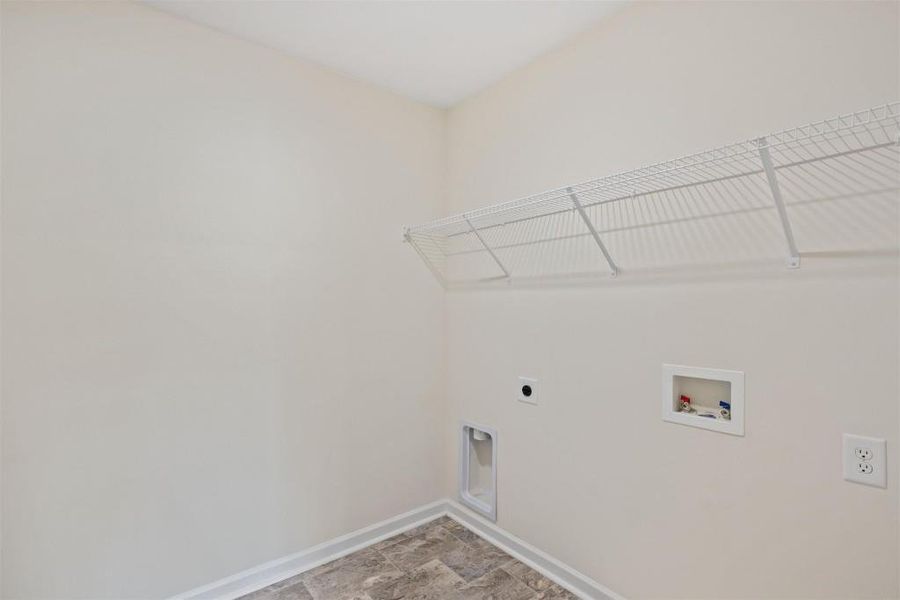 Spacious, unfurnished interior of a new home in Sheffield Highlands, Dallas (Image 19). Spacious, unfurnished interior of a new home in Sheffield Highlands, Dallas (Image 19).