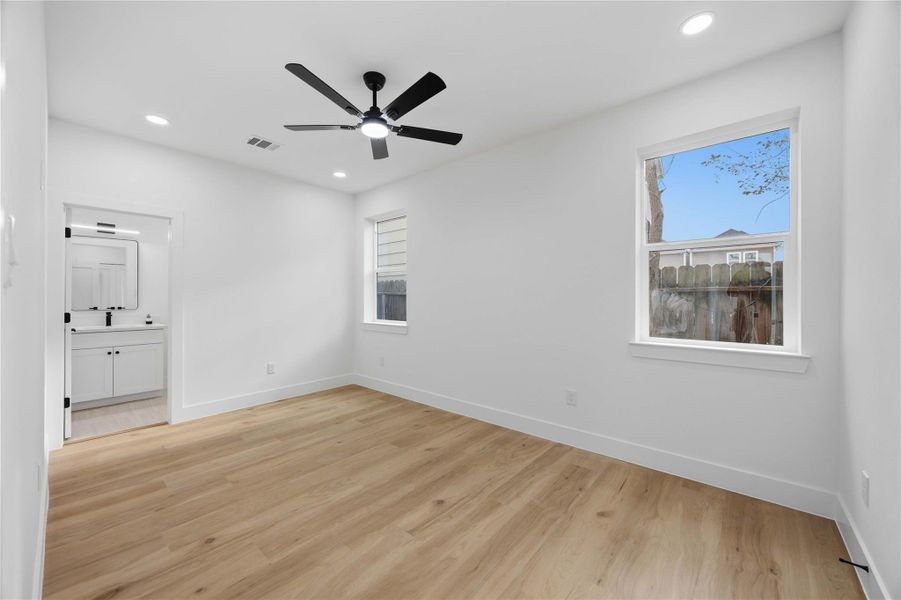 Spacious, unfurnished interior of a new home in , Houston (Image 24).