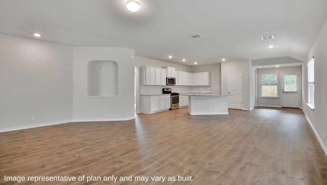 Spacious, unfurnished interior of a new home in Avenida, Converse (Image 8).