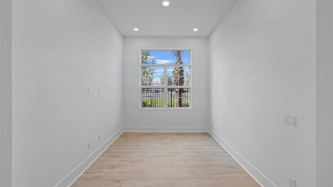 Spacious, unfurnished interior of a new home in Esprit at Avenir, Palm Beach Gardens (Image 36).