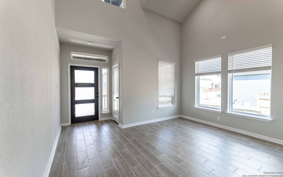 Spacious, unfurnished interior of a new home in Homestead, Schertz (Image 12).