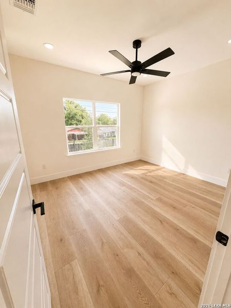 Spacious, unfurnished interior of a new home in , San Antonio (Image 13).