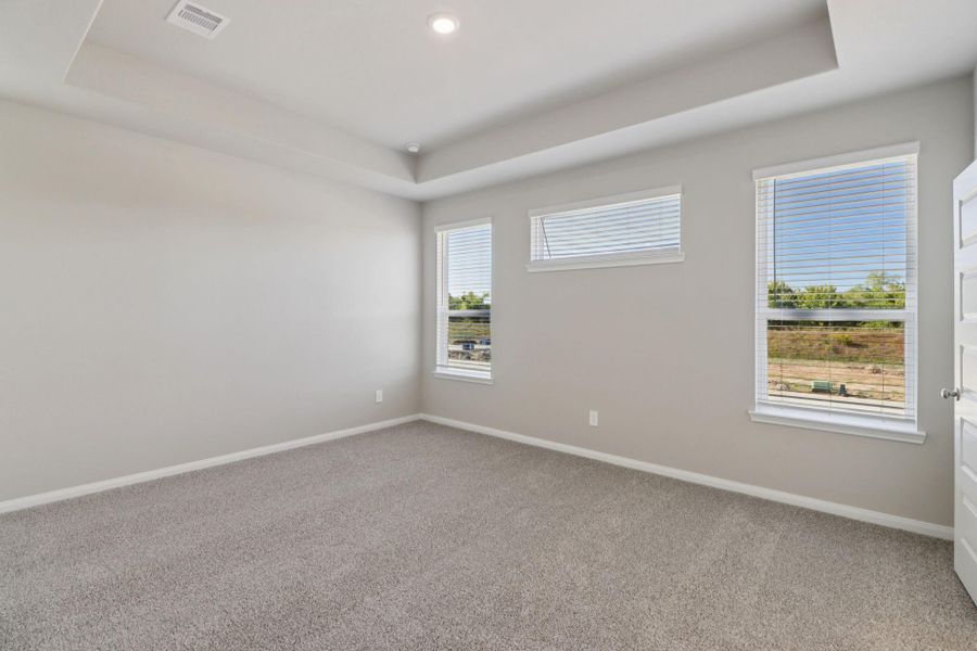 Spacious, unfurnished interior of a new home in Kemah Crossing - Luxe Series, Kemah (Image 22).