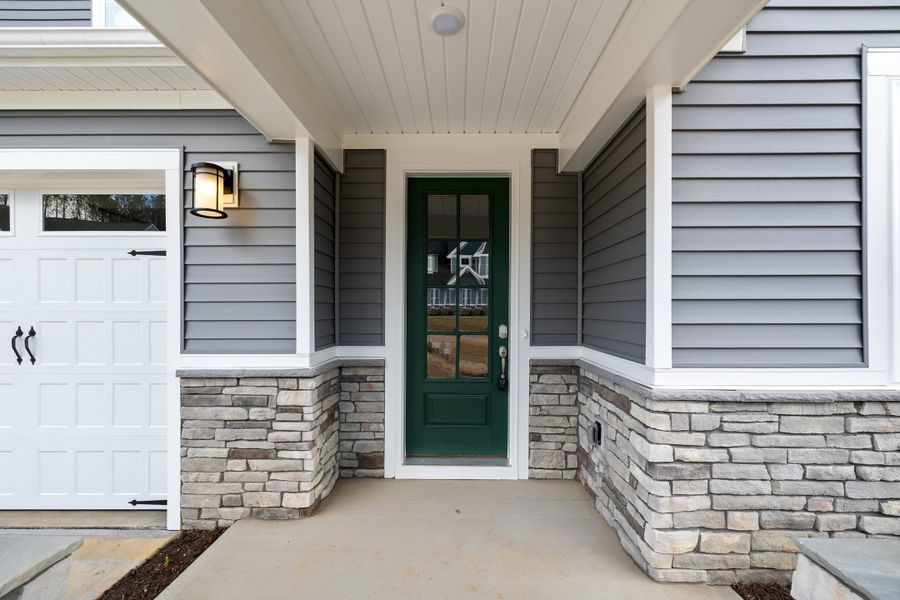 Representative exterior details of a home built from the The Hampton by RobuckHomes in Baylee Ridge, Selma (Image 70).