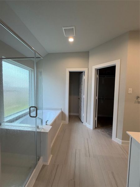 Spacious, unfurnished interior of a new home in Morton Creek Ranch, Katy (Image 10).