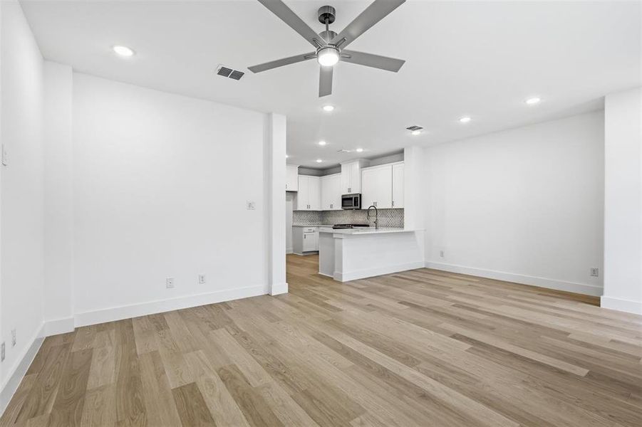 Spacious, unfurnished interior of a new home in , Arlington (Image 18).