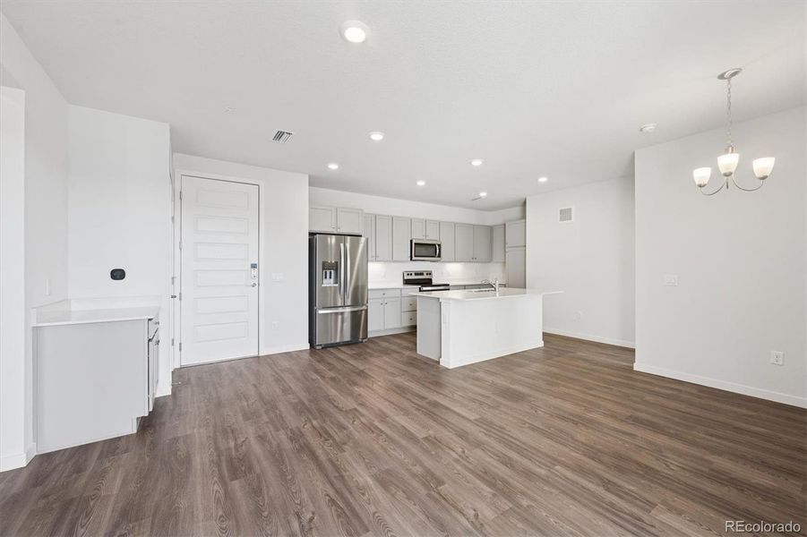 Spacious, unfurnished interior of a new home in Grand Vue at Interlocken, Broomfield (Image 11).