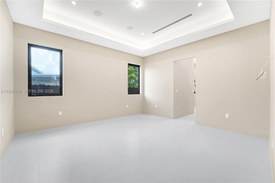 Spacious, unfurnished interior of a new home in , Miami (Image 38).