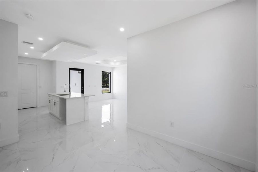 Spacious, unfurnished interior of a new home in , Lehigh Acres (Image 13).