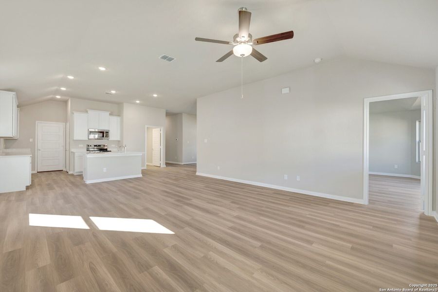Spacious, unfurnished interior of a new home in Greenspoint Heights, Seguin (Image 32).