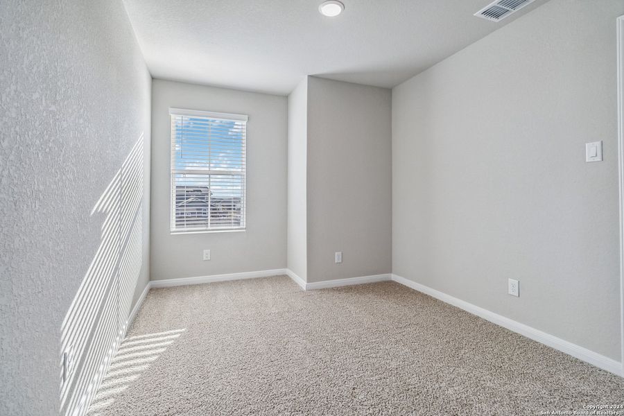 Spacious, unfurnished interior of a new home in Abbott Run, San Antonio (Image 17).