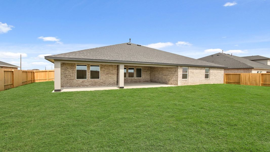 Exterior details and patio area of a home in Riverside Estates, Mont Belvieu (Image 17).
