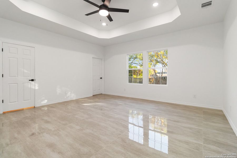 Spacious, unfurnished interior of a new home in , San Antonio (Image 22).