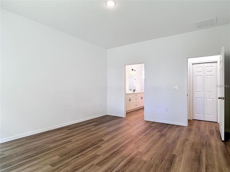 Spacious, unfurnished interior of a new home in , North Port (Image 39).