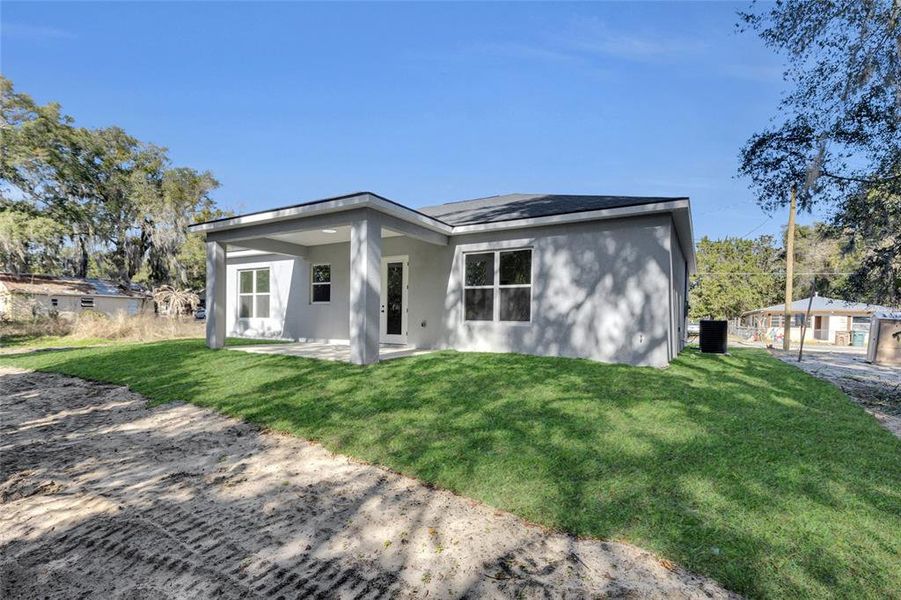 Exterior details and patio area of a home in , Ocala (Image 27).