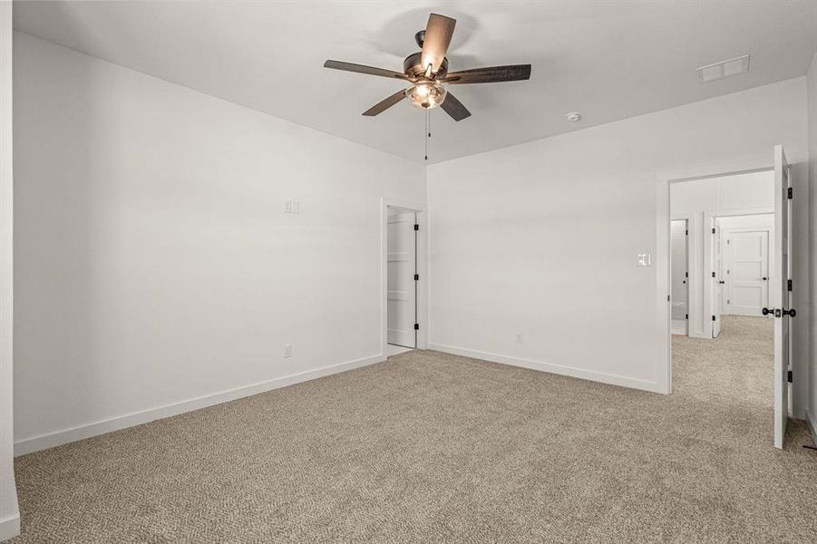 Spacious, unfurnished interior of a new home in , Aledo (Image 33).