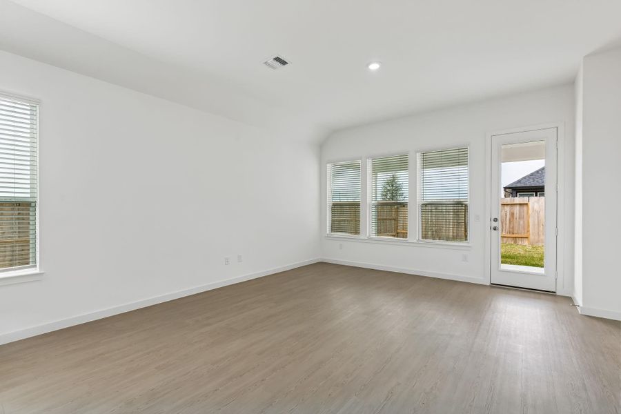 Spacious, unfurnished interior of a new home in Windcress, Cove (Image 29).