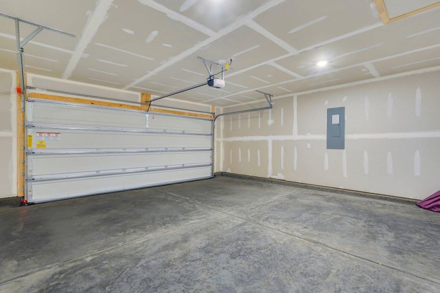 Spacious, unfurnished interior of a new home in , Ladson (Image 28).