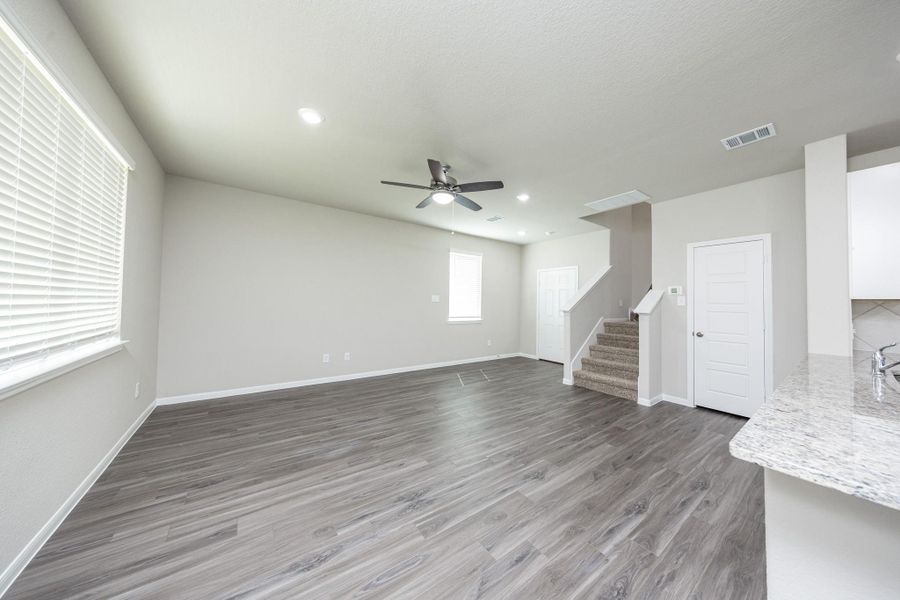Spacious, unfurnished interior of a new home in Mackenzie Creek, Conroe (Image 13). Spacious, unfurnished interior of a new home in Mackenzie Creek, Conroe (Image 13).