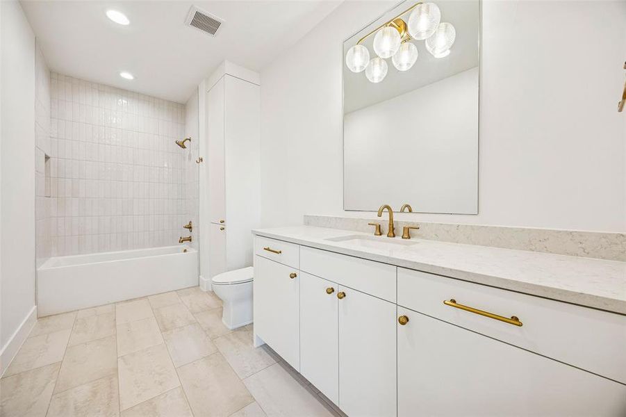 Furnished interior view inside a new home in , Bartonville (Image 32).