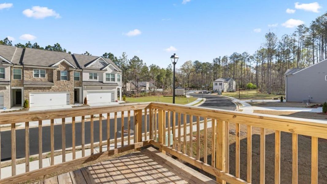 Exterior details and patio area of a home in Pointe Park, Union City (Image 3).