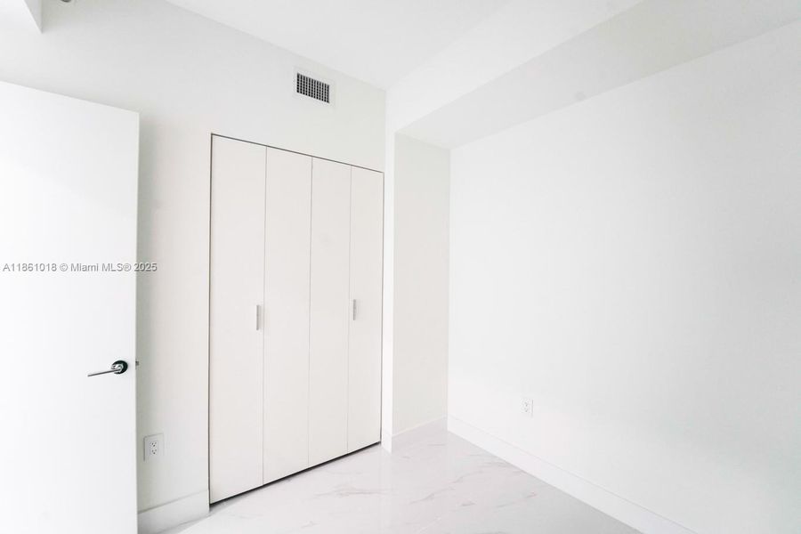 Spacious, unfurnished interior of a new home in Aria Reserve, Miami (Image 19). Spacious, unfurnished interior of a new home in Aria Reserve, Miami (Image 19).