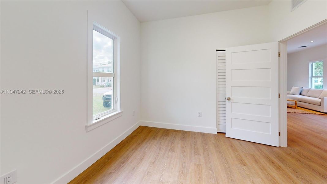 Spacious, unfurnished interior of a new home in , Coral Gables (Image 19).