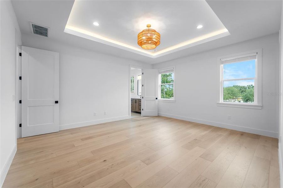 Spacious, unfurnished interior of a new home in , Tampa (Image 36).