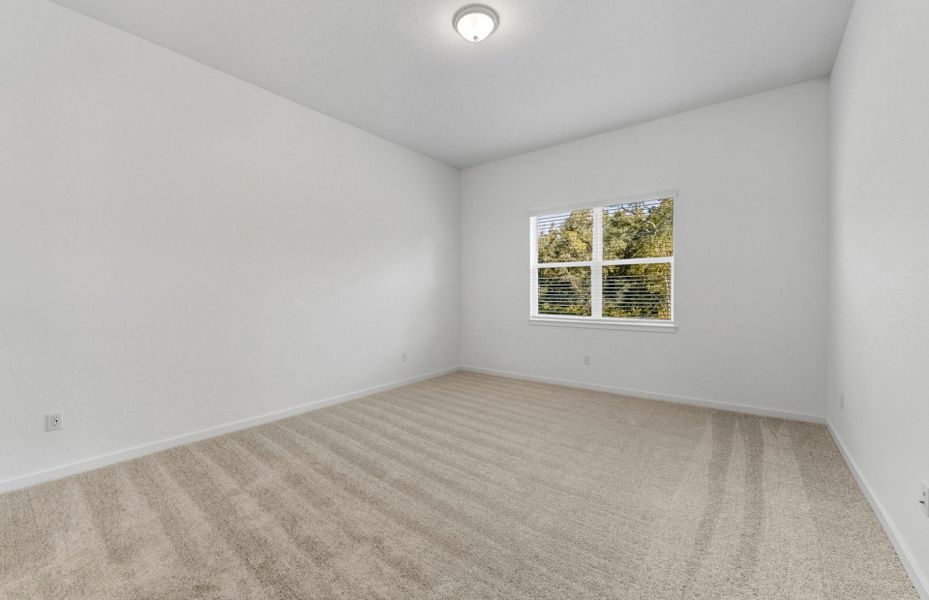 Spacious, unfurnished interior of a new home in Del Webb River Reserve, Spring Hill (Image 16).