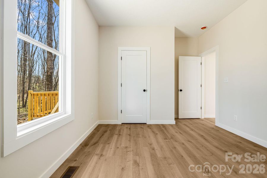 Spacious, unfurnished interior of a new home in , Alexander (Image 17).