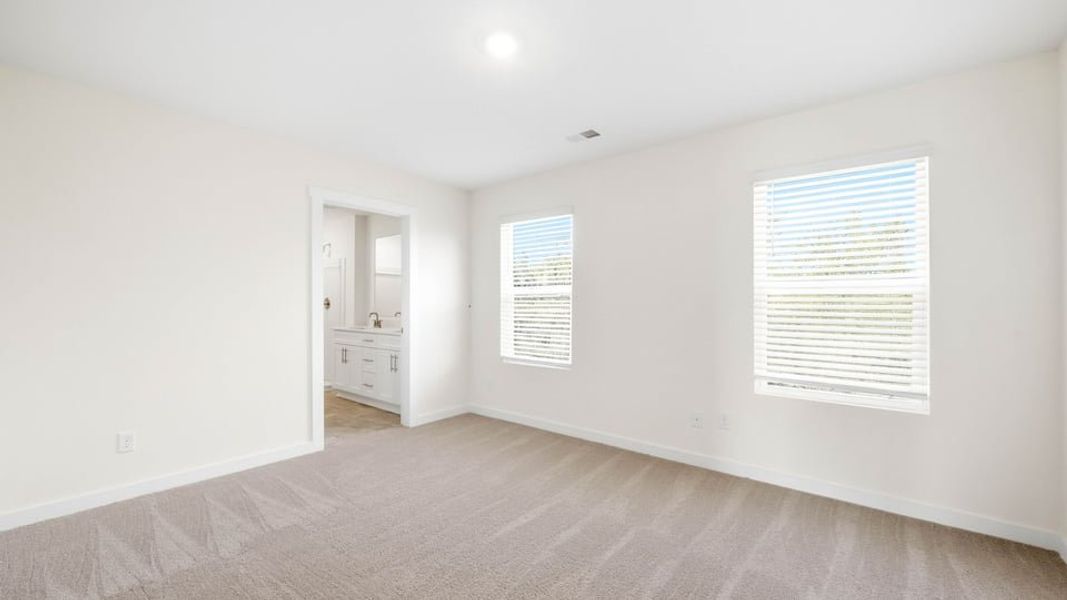 Spacious, unfurnished interior of a new home in Johnson Farms, Greeneville (Image 15).