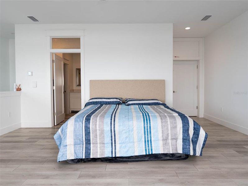 Furnished interior view inside a new home in , Englewood (Image 46).