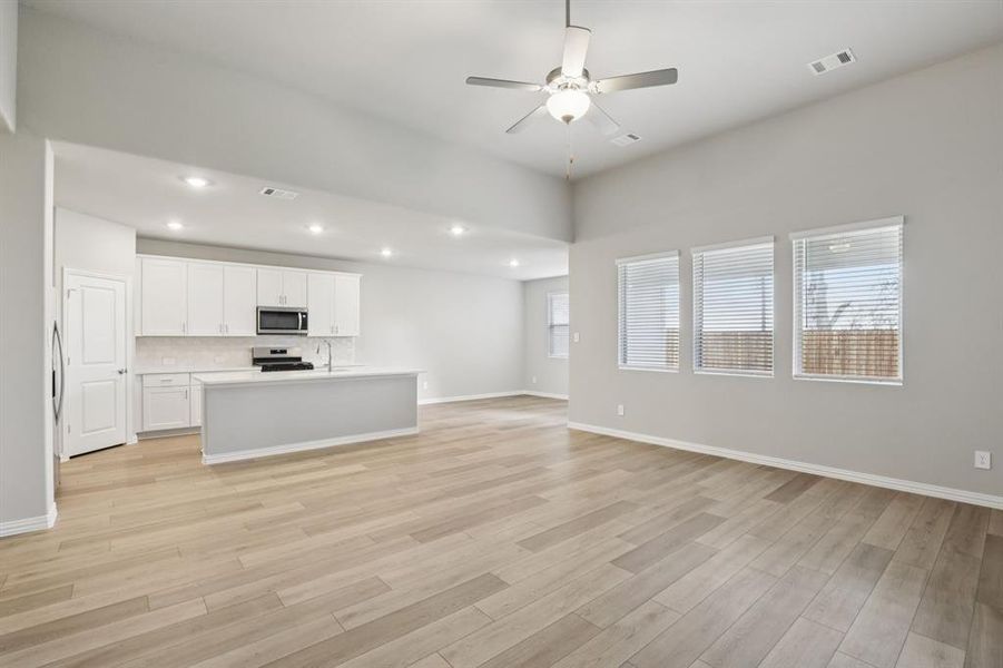 Spacious, unfurnished interior of a new home in Parks at Foster Crossing - Premier Series, Anna (Image 30). Spacious, unfurnished interior of a new home in Parks at Foster Crossing - Premier Series, Anna (Image 30).