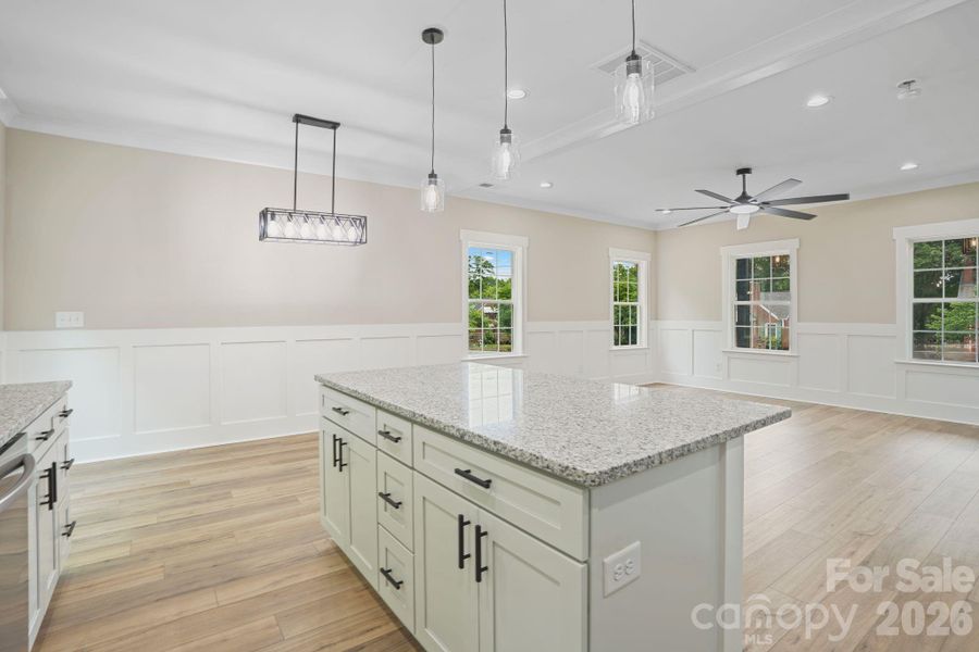 Kitchen/Dining Area