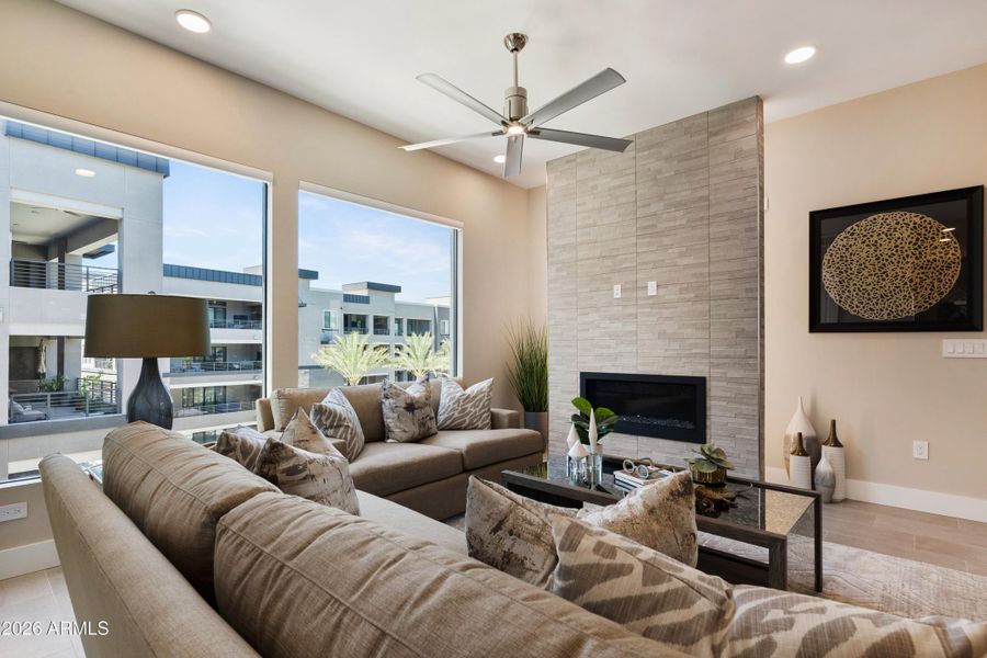 TheLuxeValentino5mb-00448