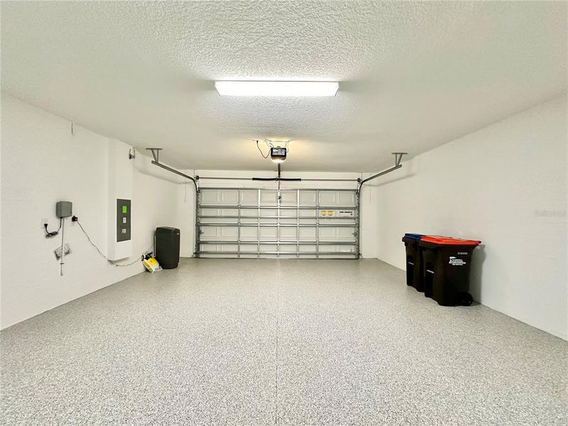 Spacious, unfurnished interior of a new home in , Ocala (Image 21).