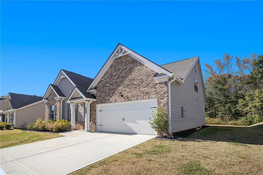 Front exterior of a new home in Hellen Valley, Braselton, GA, highlighting curb appeal (Image 21). Front exterior of a new home in Hellen Valley, Braselton, GA, highlighting curb appeal (Image 21).