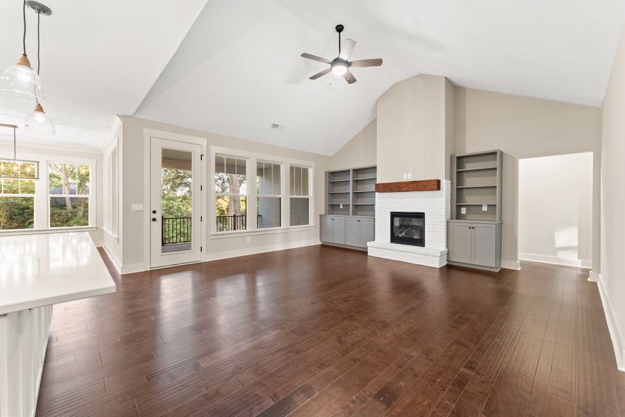 Representative unfurnished interior of a home built from the Claire by Hunter Quinn Homes in Greenpond Acres, Woodruff (Image 9).