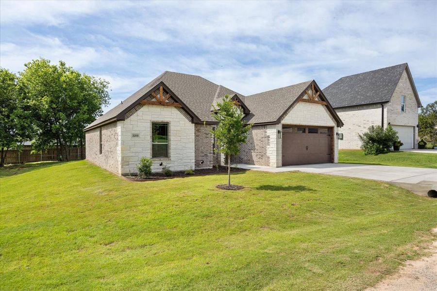 Front exterior of a new home in , Granbury, TX, highlighting curb appeal (Image 1). Front exterior of a new home in , Granbury, TX, highlighting curb appeal (Image 1).