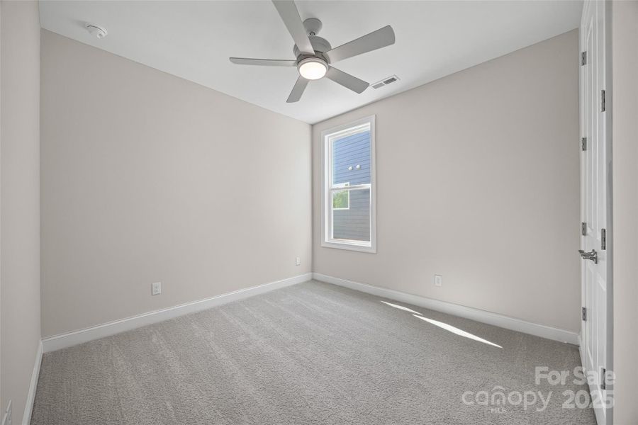 Spacious, unfurnished interior of a new home in Handsmill on Lake Wylie, York (Image 21).