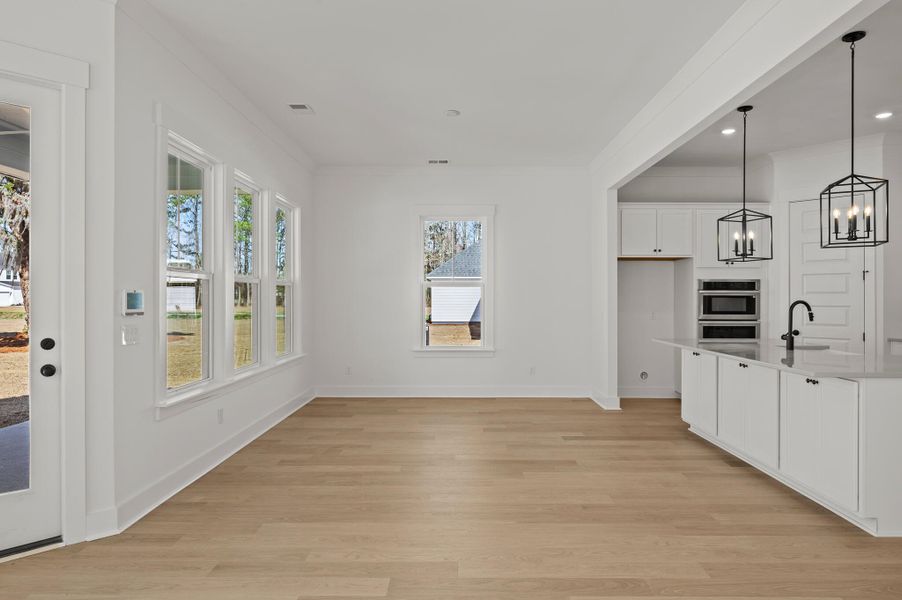 Spacious, unfurnished interior of a new home in , Beaufort (Image 10).