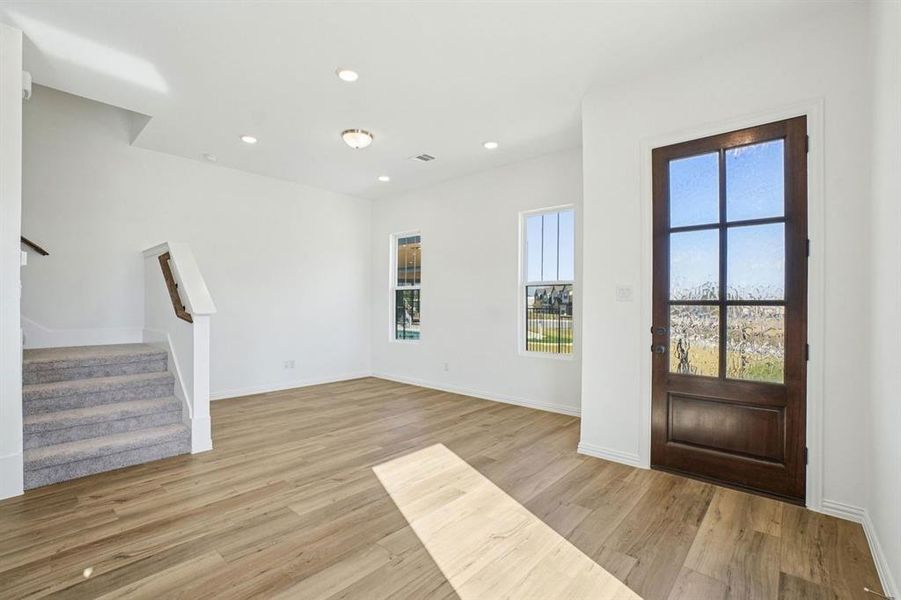 5-web-or-mls-1102 Bexar Ln-S1411-005 5-web-or-mls-1102 Bexar Ln-S1411-005