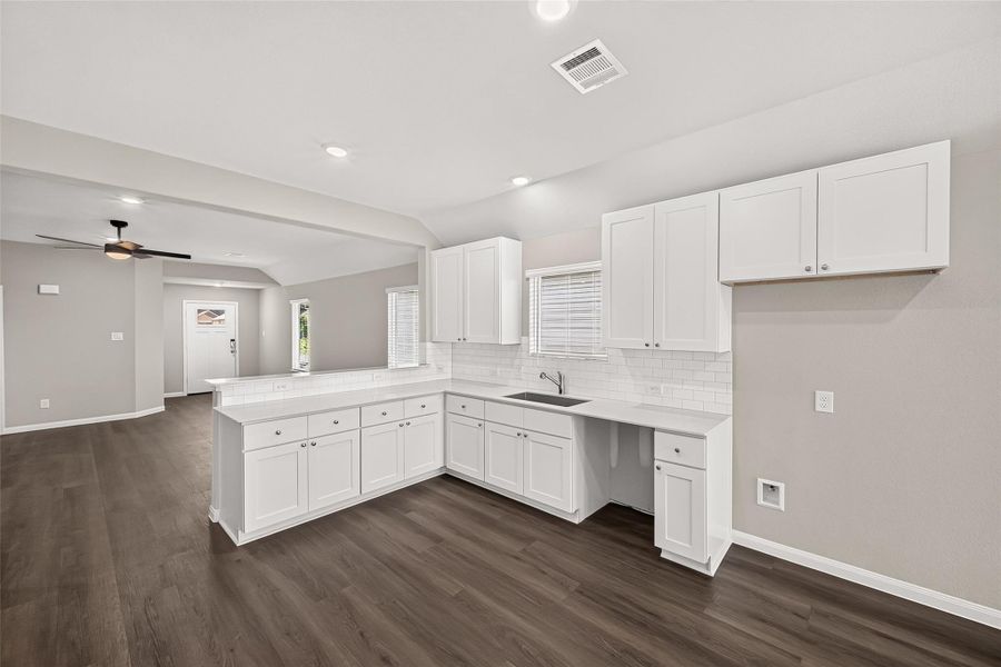 Furnished interior view inside a new home in Ridgeland Hills, Willis (Image 8).